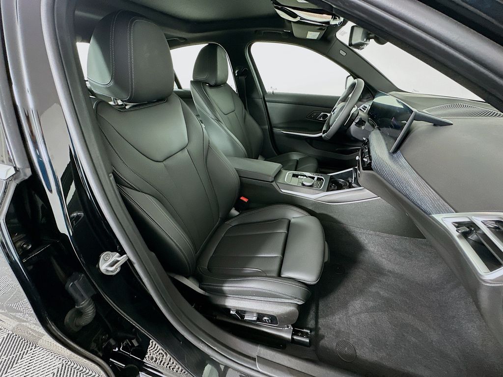 Thumbnail: 2025 BMW 3 Series - 29