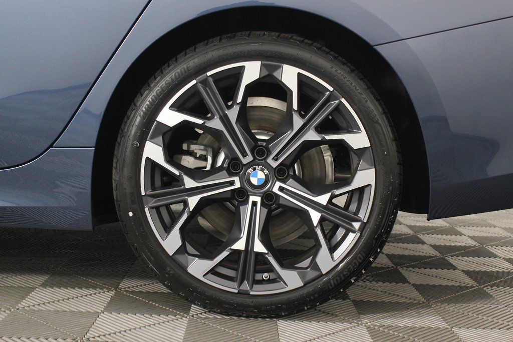 2025 BMW 3 Series 330i 10