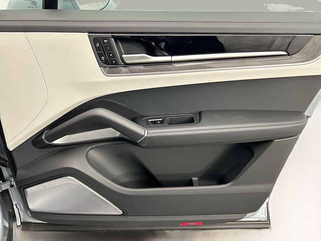 Thumbnail: 2026 Porsche Cayenne - 26