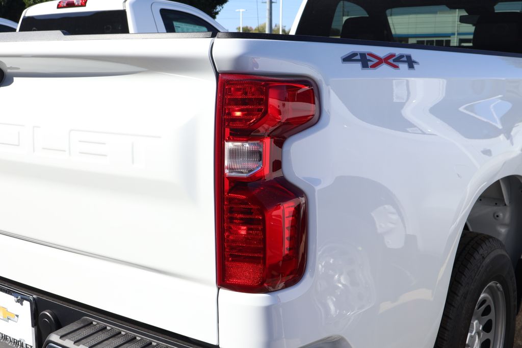 Thumbnail: 2026 Chevrolet Silverado 1500 - 6