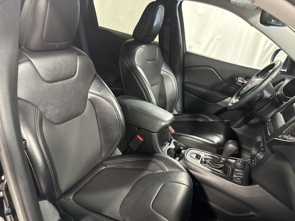 used 2019 Jeep Cherokee car, priced at $16,702