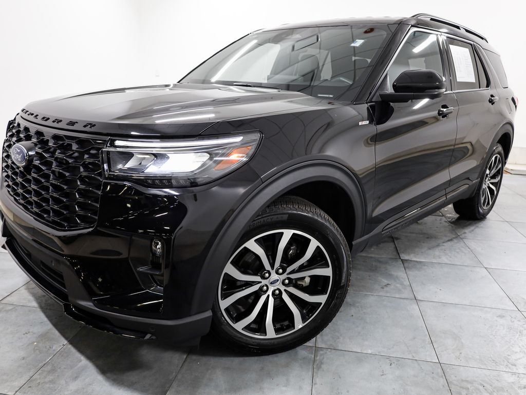 View vehicle photo 3