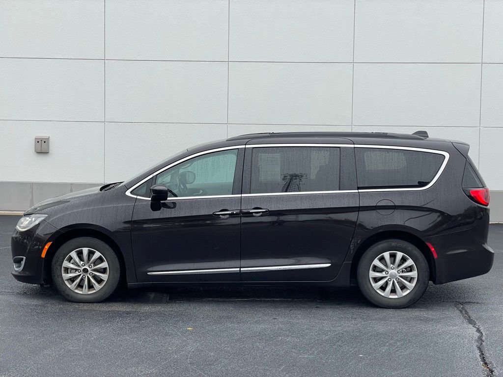 2017 Chrysler Pacifica Touring L 2