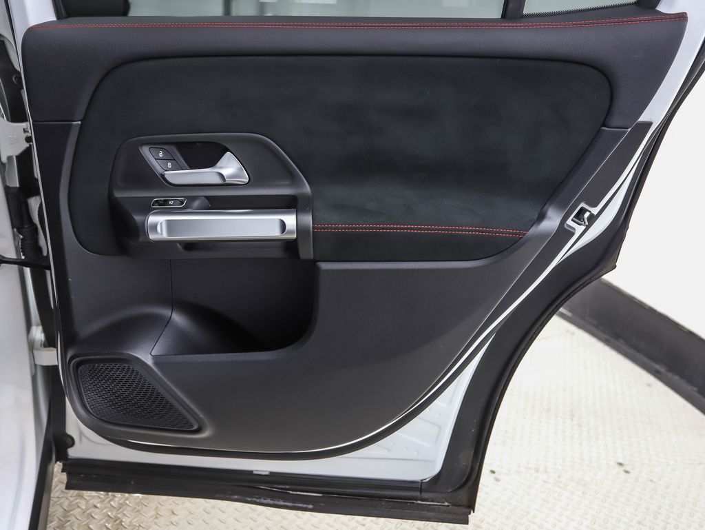 Thumbnail: 2021 Mercedes-Benz GLB - 24