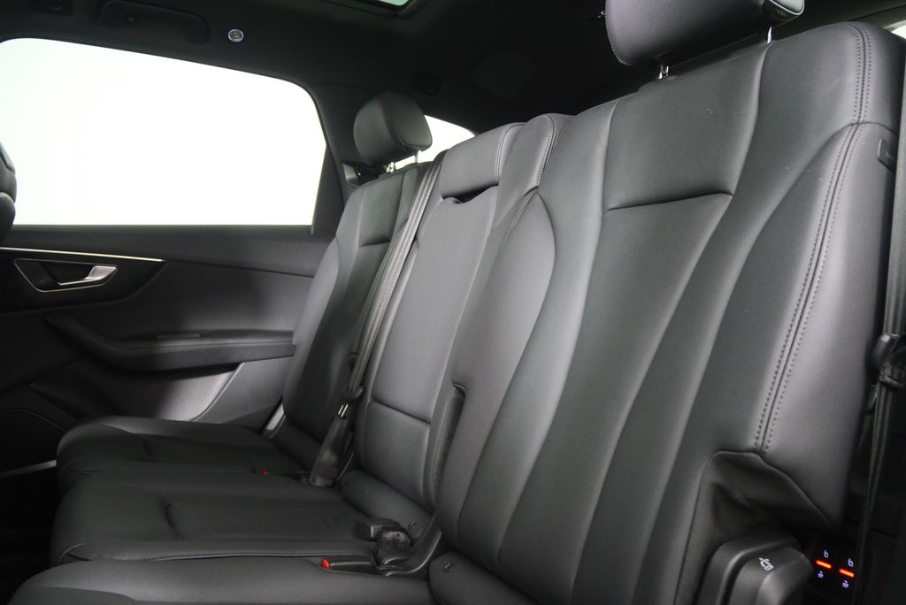 Thumbnail: 2023 Audi Q7 - 15