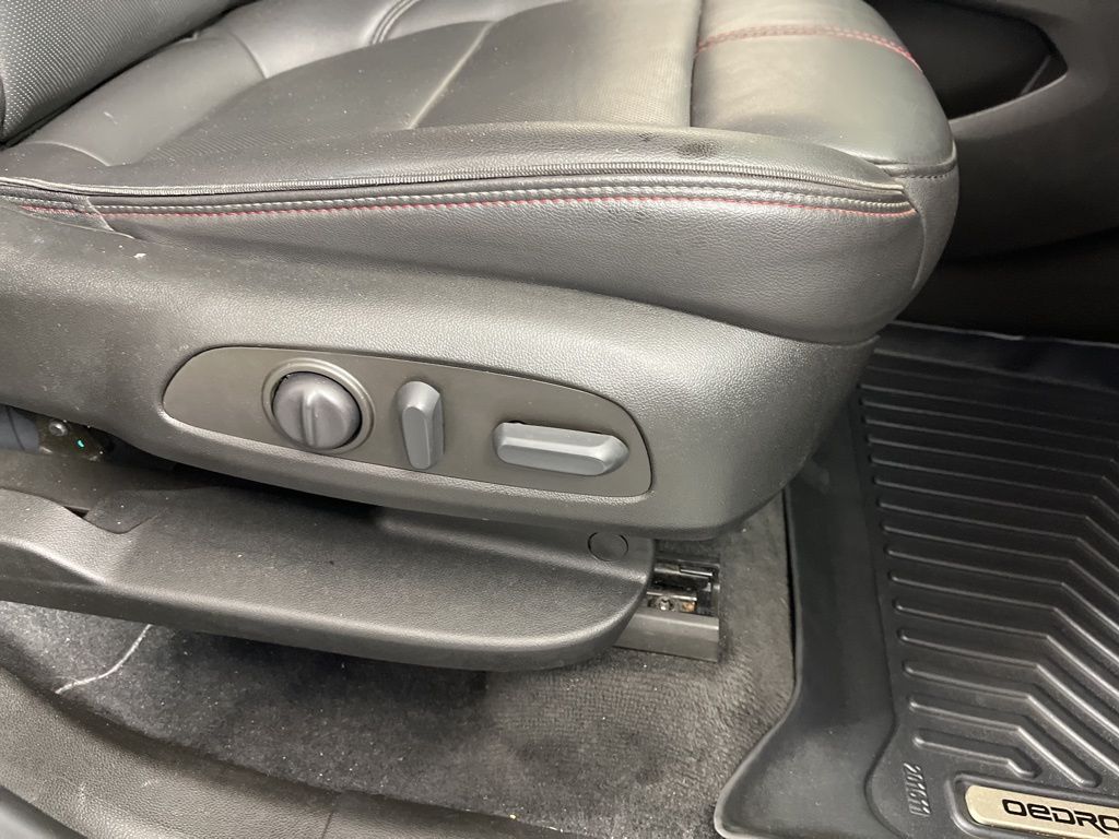 Thumbnail: 2022 Chevrolet Traverse - 8