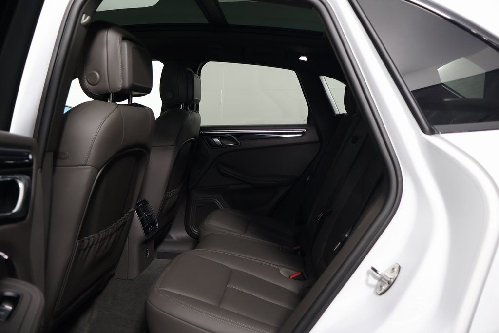 Thumbnail: 2023 Porsche Macan - 12