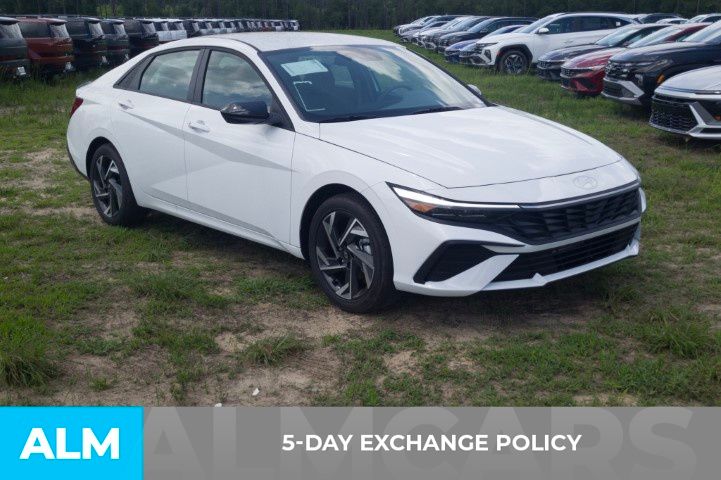 Used 2025 White Hyundai SEL Sport image 3