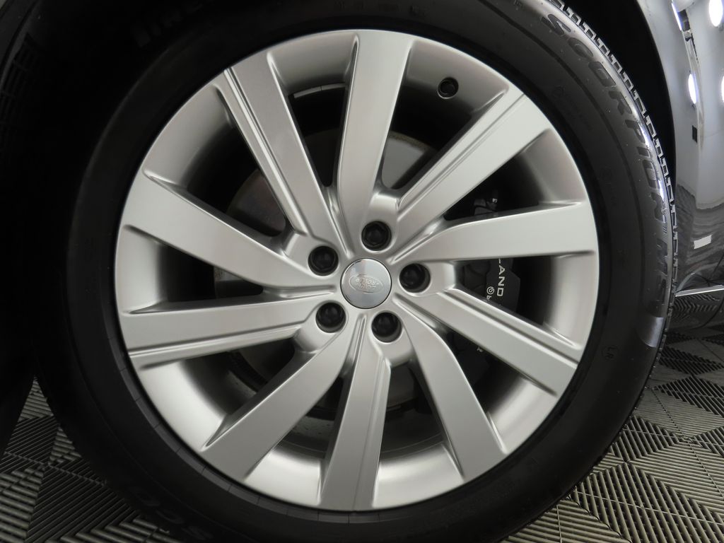 Thumbnail: 2023 Land Rover Range Rover - 30