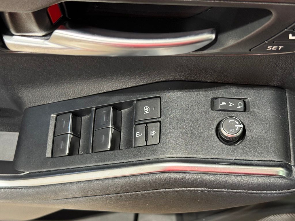 Thumbnail: 2024 Toyota Highlander - 16