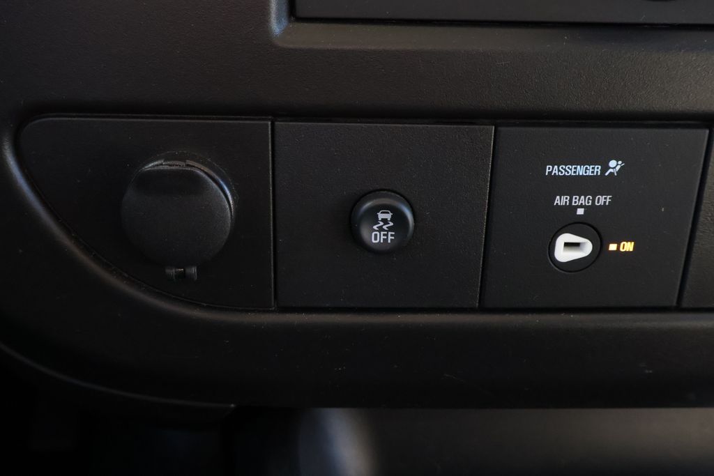 Thumbnail: 2022 Chevrolet Express - 25