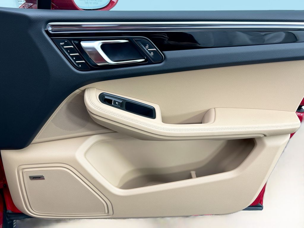 Thumbnail: 2026 Porsche Macan - 26