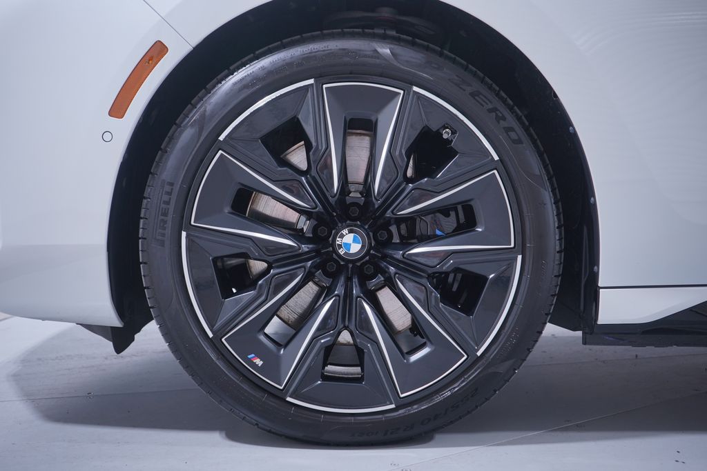 Thumbnail: 2025 BMW i7 - 2