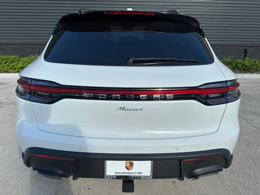 2025 Porsche Macan  8