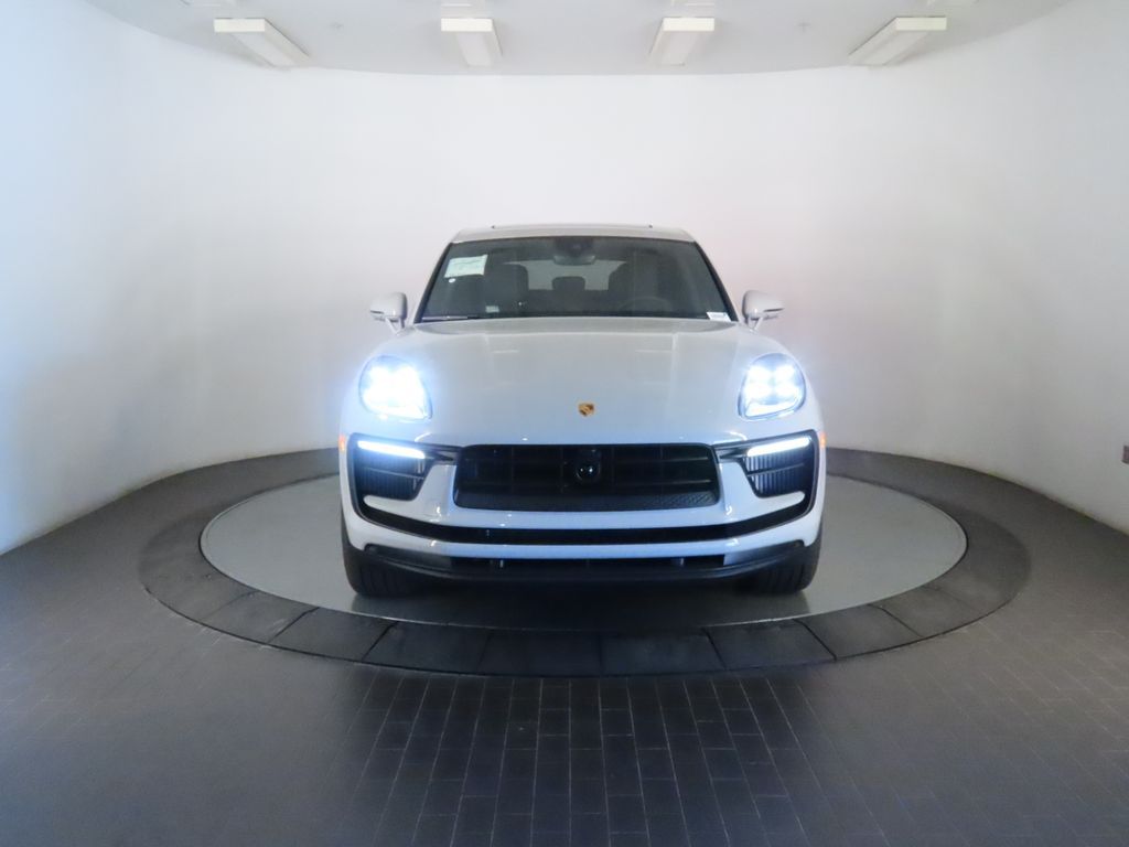 Thumbnail: 2026 Porsche Macan - 10