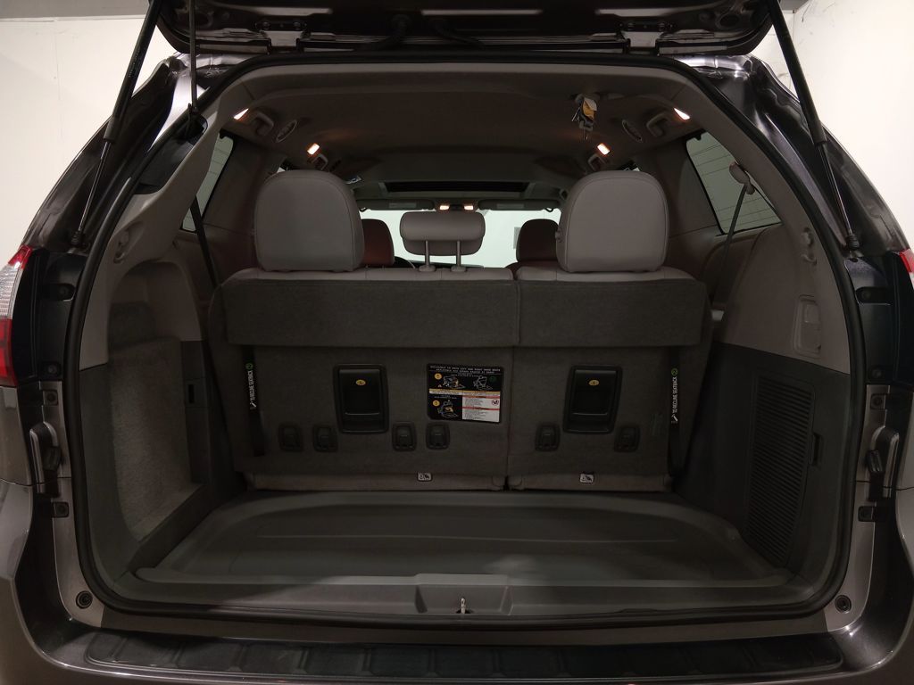 2020 Toyota Sienna XLE