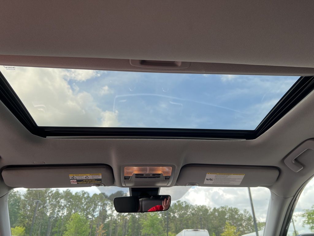 2019 Midnight Black Metallic Toyota Highlander XLE AWD SUV