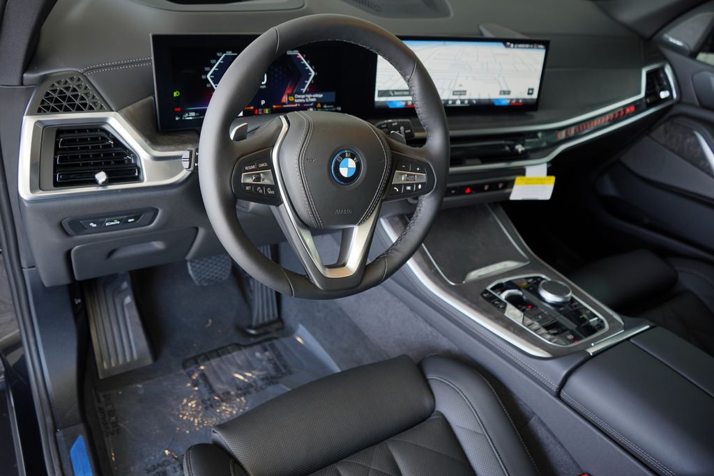 Thumbnail: 2026 BMW X5 - 13