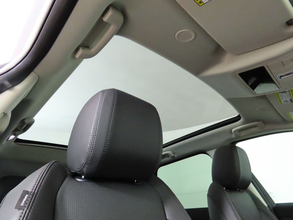 Thumbnail: 2024 Land Rover Discovery Sport - 19