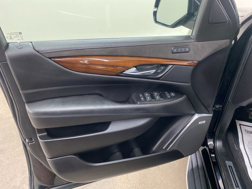 2020 Cadillac Escalade Luxury photo