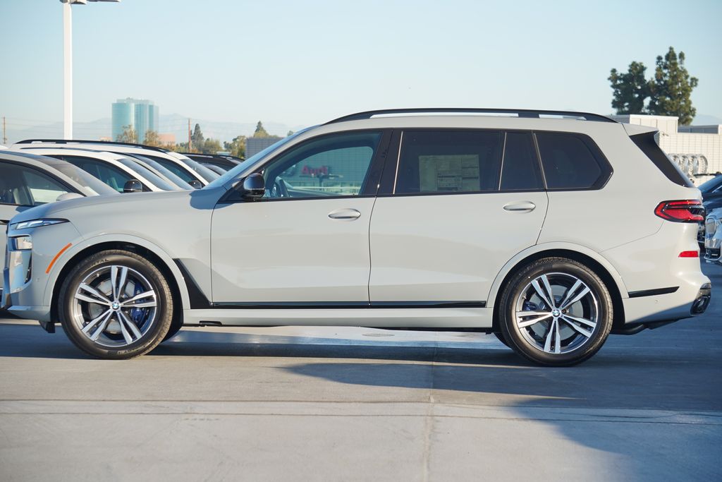 2025 BMW X7 M60i 4