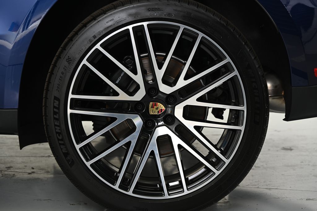 Thumbnail: 2025 Porsche Macan - 18