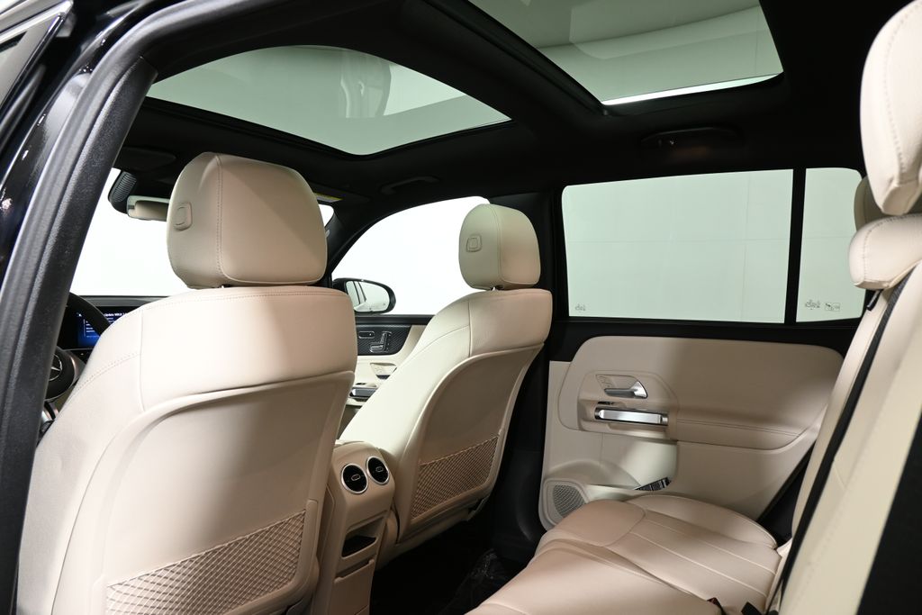 2025 Mercedes-Benz GLB 250 32