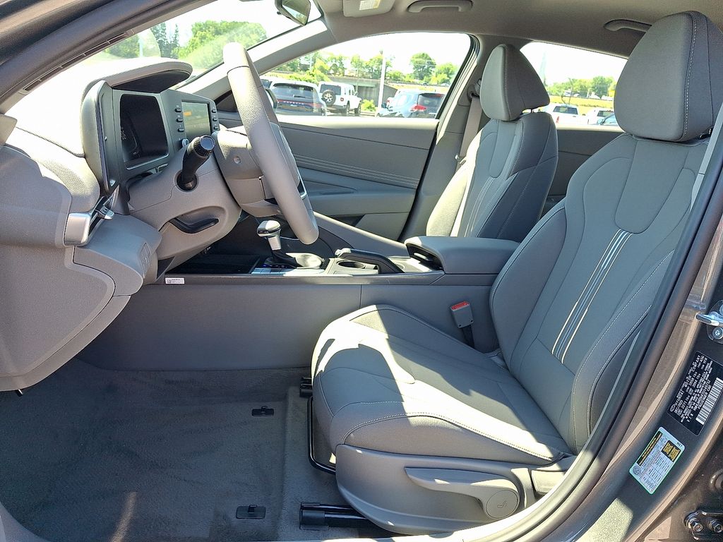 2026 Hyundai Elantra — photo 15