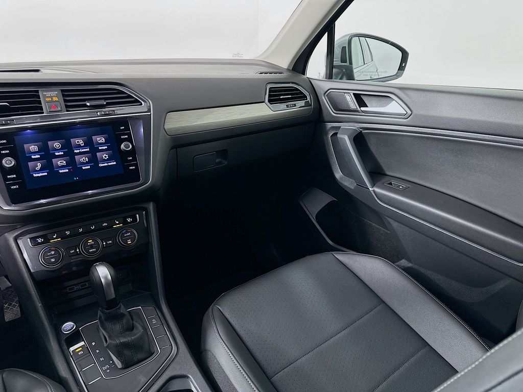 Thumbnail: 2020 Volkswagen Tiguan - 23
