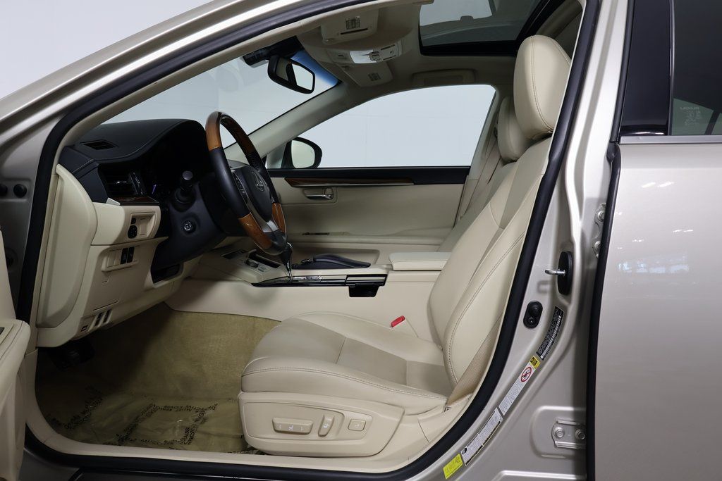 Thumbnail: 2013 Lexus ES - 10