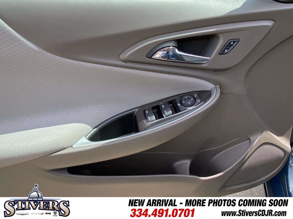 2025 Lakeshore Blue Metallic Chevrolet Malibu LT FWD Sedan