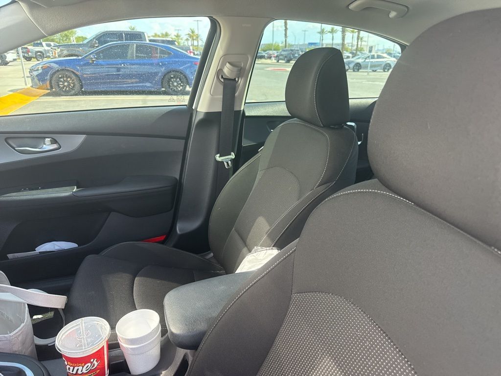 Thumbnail: 2021 Kia Forte - 6