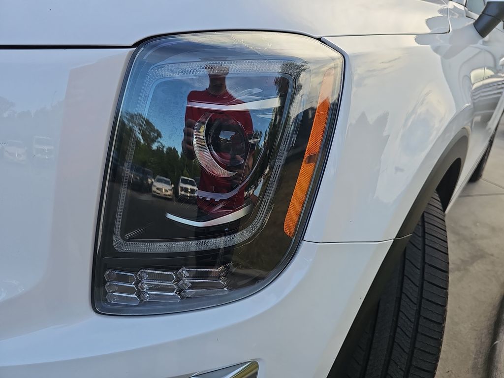 Used 2022 White Kia S image 31