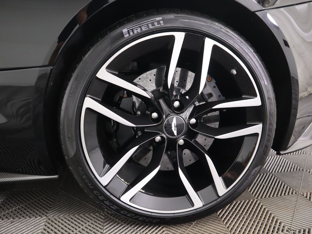 Thumbnail: 2015 Aston Martin Vanquish - 30