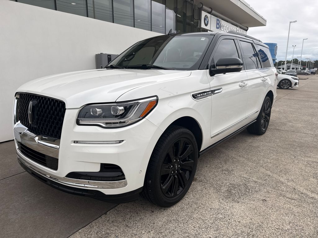 White Metallic 2024 Lincoln Navigator SUV / Crossover Four-Wheel Drive Automatic