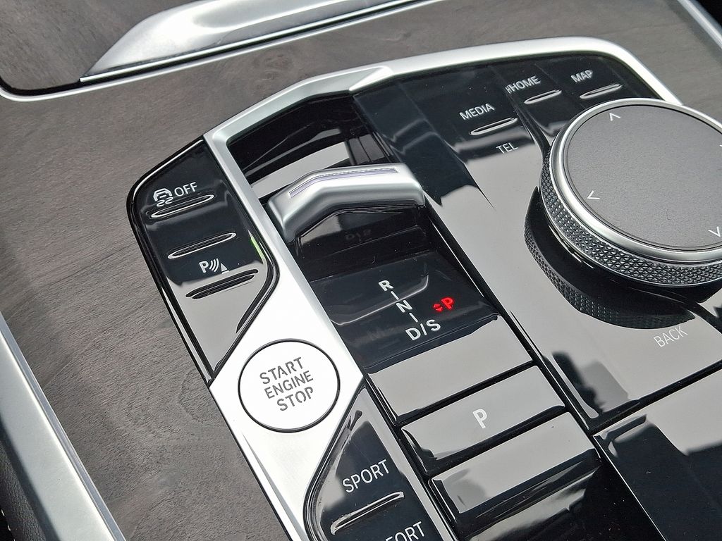 Thumbnail: 2026 BMW X5 - 17