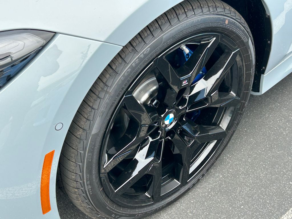 Thumbnail: 2025 BMW 3 Series - 3