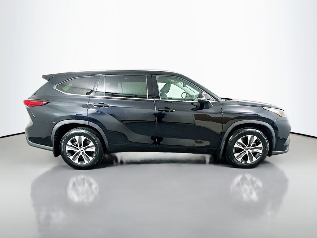 Thumbnail: 2021 Toyota Highlander - 4