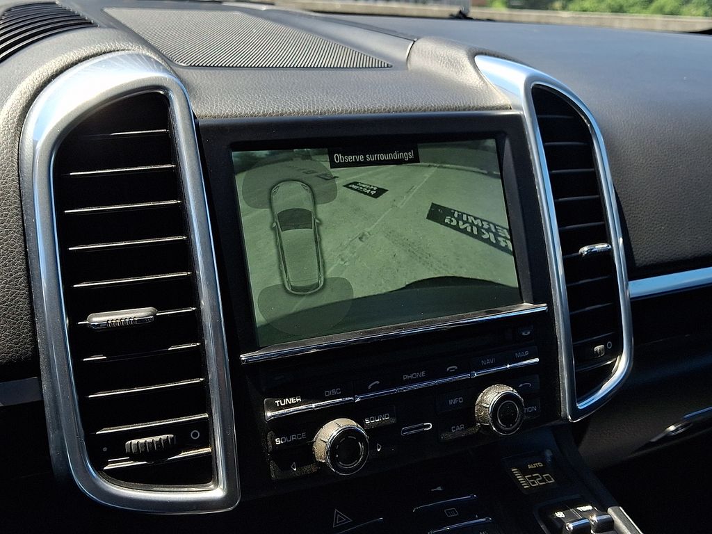 Thumbnail: 2012 Porsche Cayenne - 20