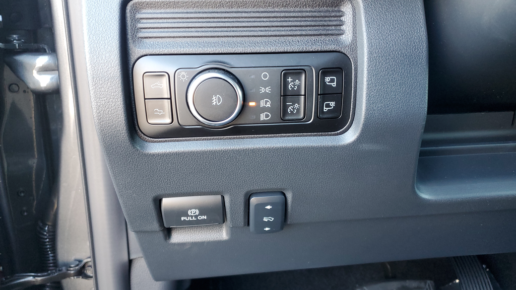 New 2026 Gray Ford Platinum image 27