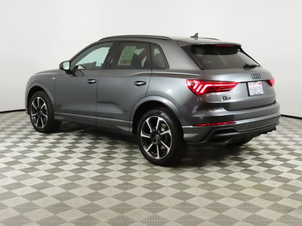 Thumbnail: 2025 Audi Q3 - 3
