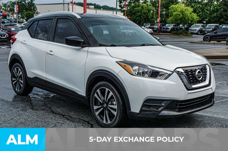 Used 2018 White Nissan SV image 4