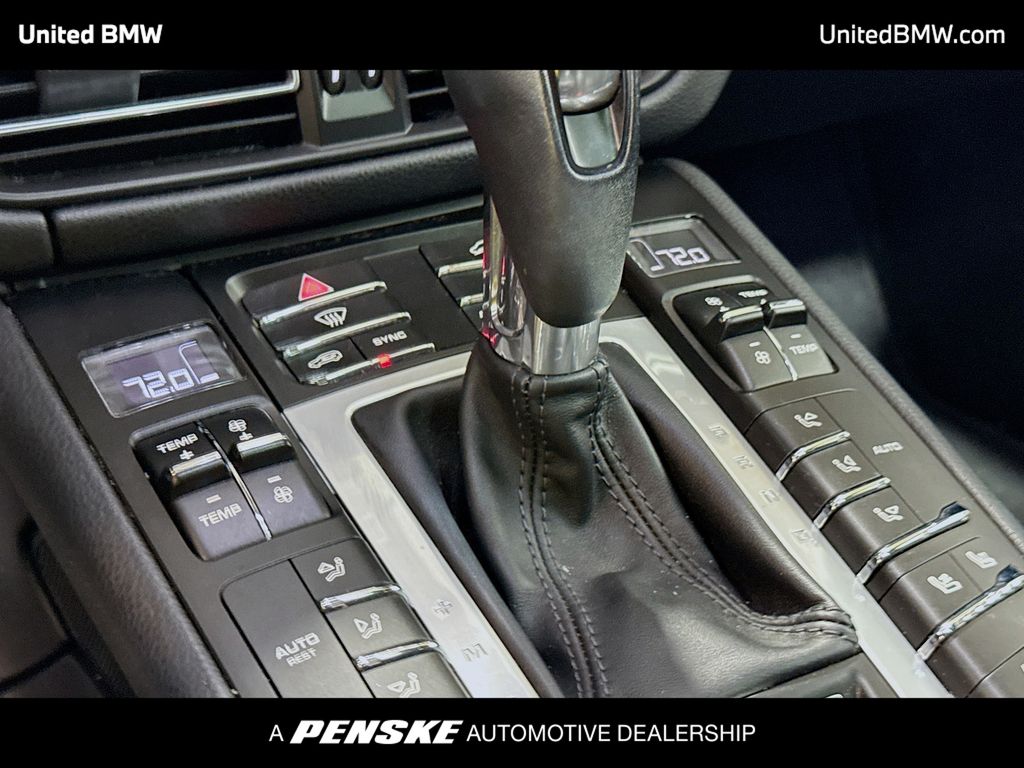 Thumbnail: 2020 Porsche Macan - 11