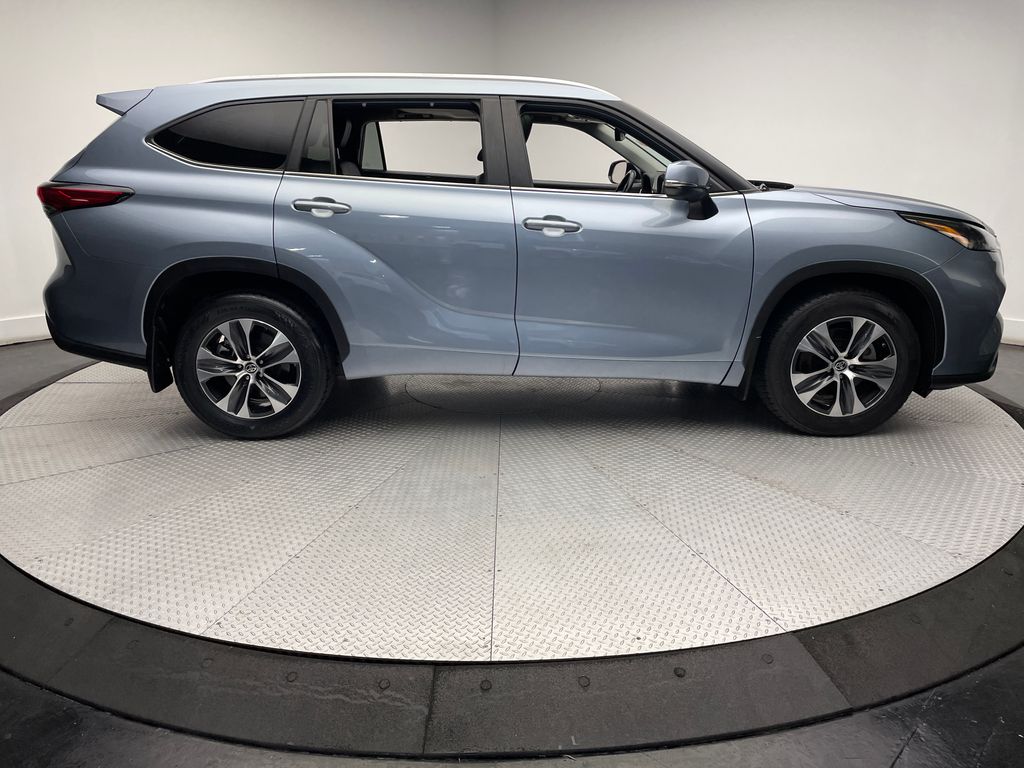 2023 Toyota Highlander XLE 4