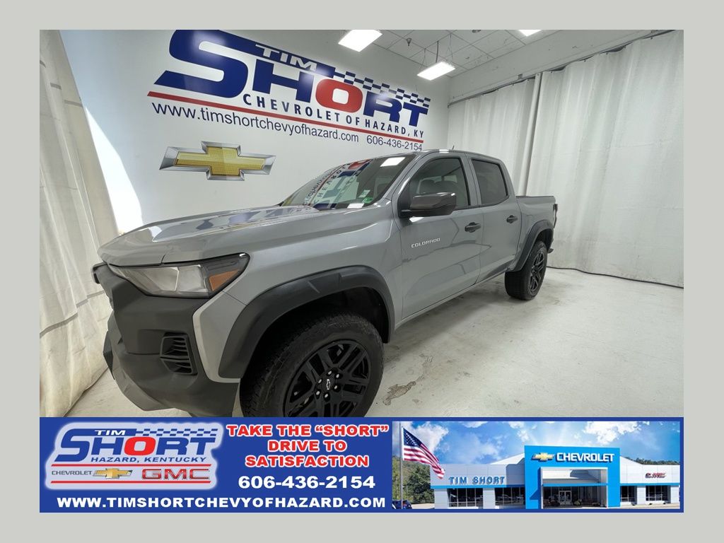 Sterling Gray Metallic 2025 Chevrolet Colorado Trail Boss Crew Cab 4WD Pickup Truck Four-Wheel Drive 8-Speed Automatic