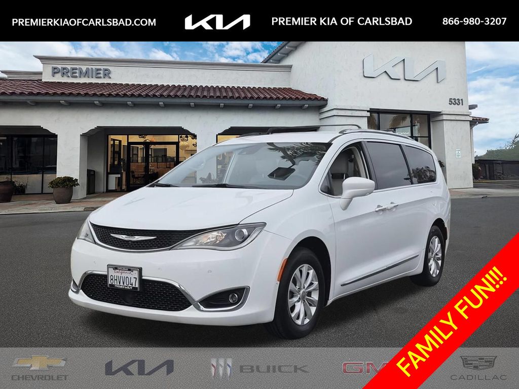 Bright White Clearcoat 2019 Chrysler Pacifica Minivan Front-Wheel Drive 9-Speed Automatic