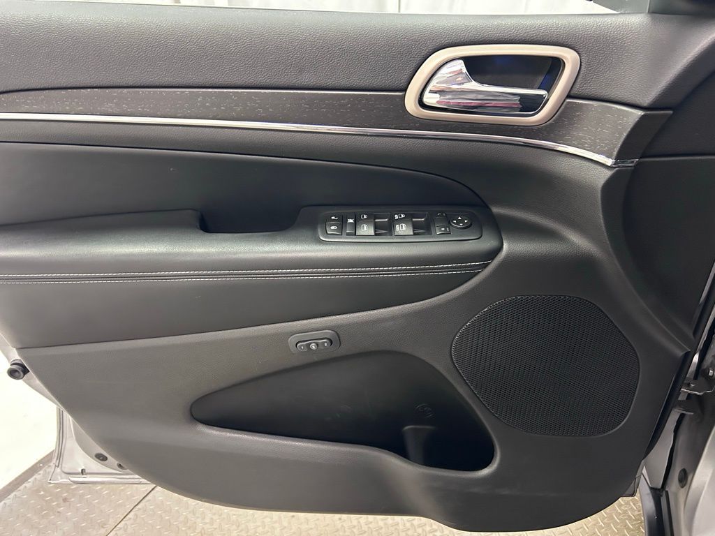 used 2016 Jeep Grand Cherokee car, priced at $15,833