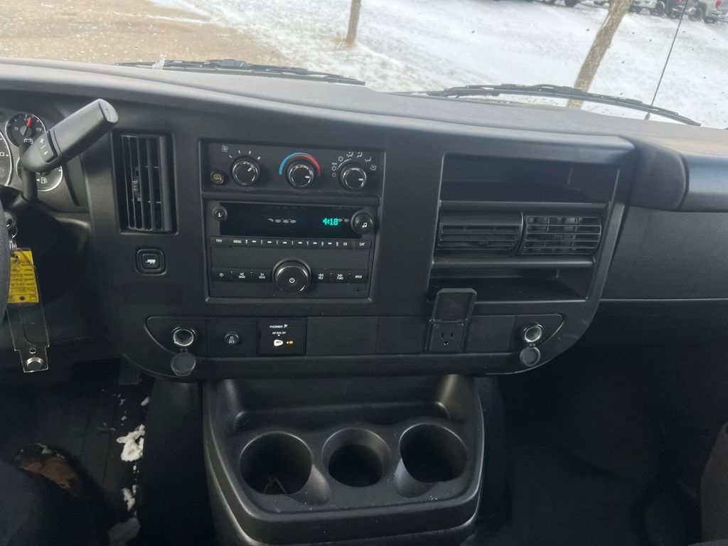 2022 Chevrolet Express 2500 Work Van 24