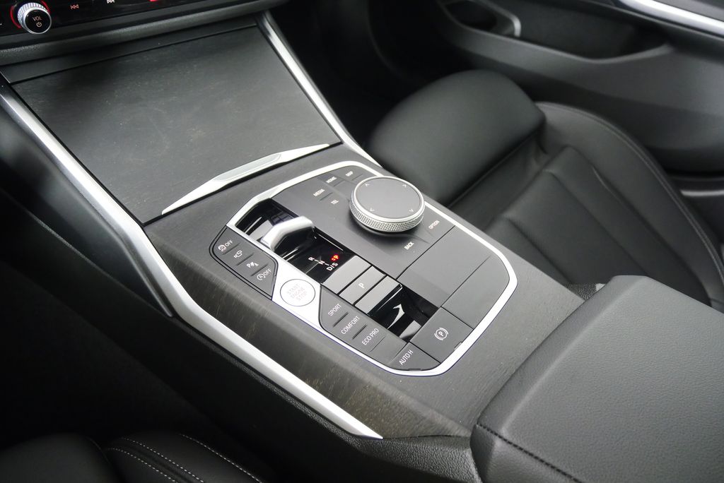 Thumbnail: 2024 BMW 3 Series - 24