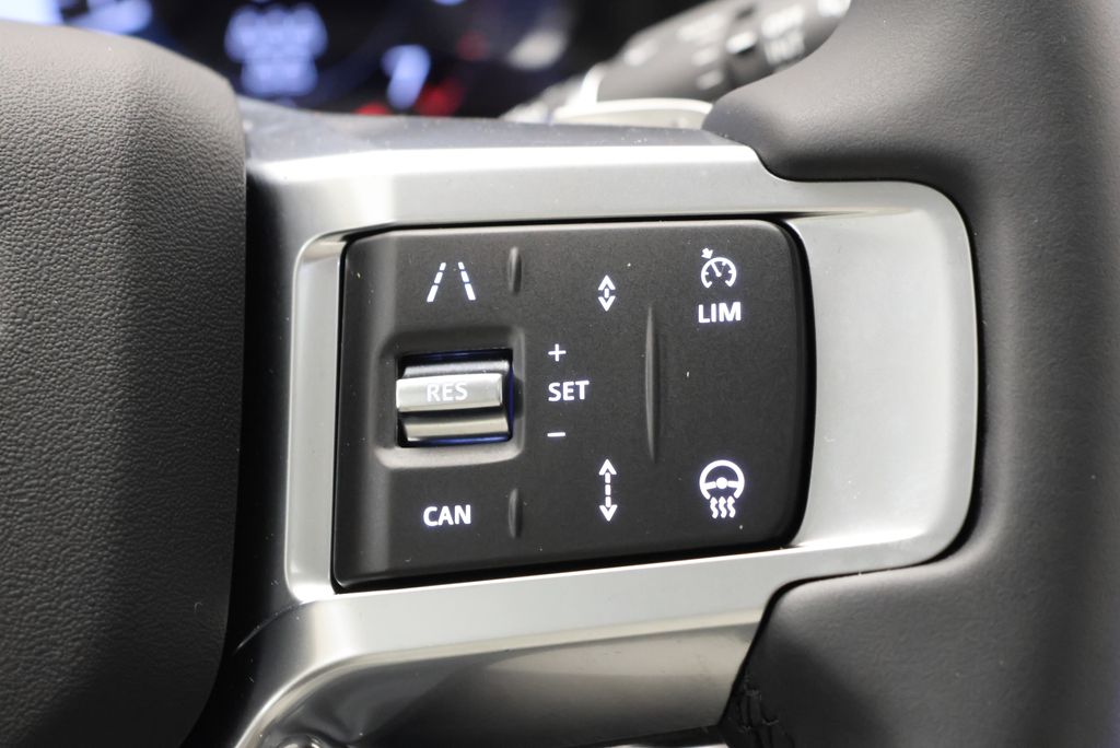 Thumbnail: 2026 Land Rover Discovery - 19